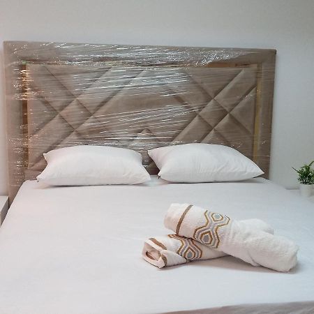 Amazing Appartement Au Centre Ville En Face Hilton - Gare Train Tanger Exterior foto